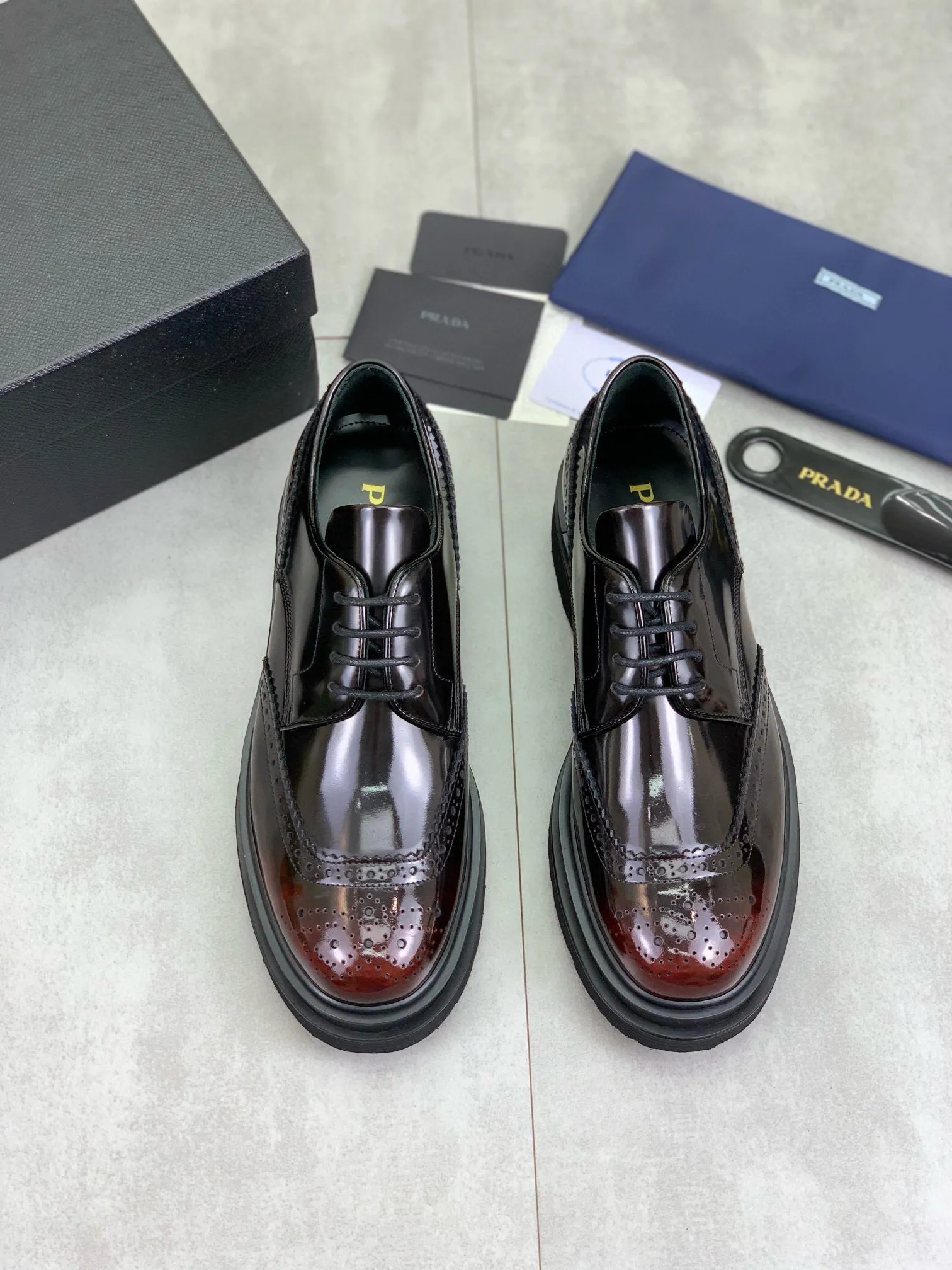 Factory price P880 💰Original quality, top version🔱 ＰＲＡＤＡPrada. Men's business casual leather shoes, top quality products. 1:1 shipment⬆️Luxurious and noble👞All imported original brand fabrics, just to create a more comfortable wearing experience. Upper: Original comfortable open edge bead-rubbed calf leather➕Top imported water-dyed full cow lining, original lightweight and comfortable TPU foam combination bottom✔️Code number: 39-44 (38.45 can be customized)